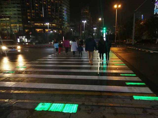 發(fā)光斑馬線(xiàn)圖片4.jpg